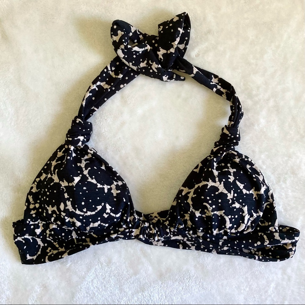 Robin Piccone floral printed halter bikini top. 🖤